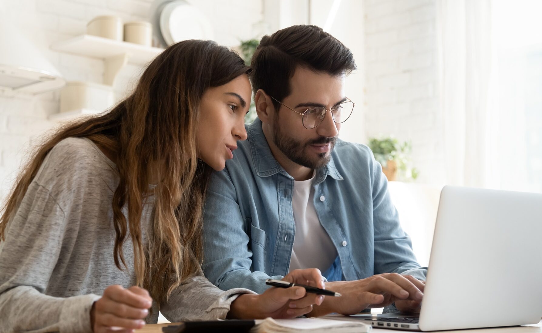 ¿Cuáles son los modelos de gestión del presupuesto familiar en una relación?